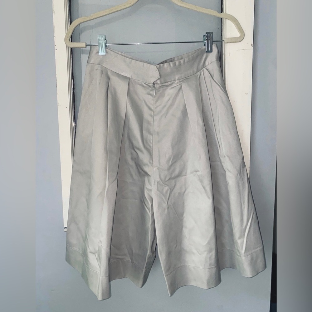 Wide Leg Pleated Brumuda Shorts_Sz 8